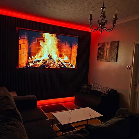 Lister Park Bradford 2Bed Detached Cottage House Parking Cinema Screen Games Room Екстер'єр фото