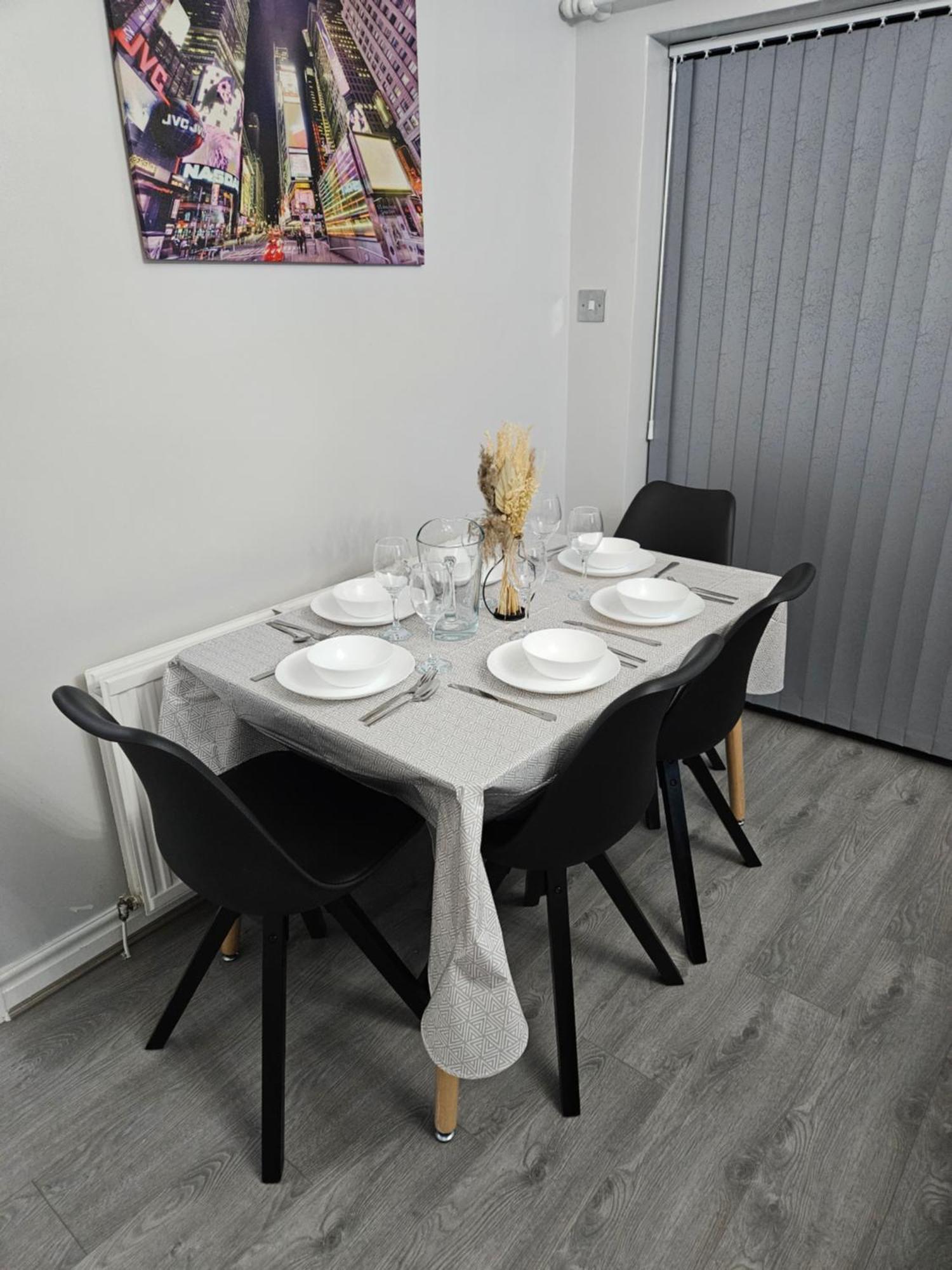 Lister Park Bradford 2Bed Detached Cottage House Parking Cinema Screen Games Room Екстер'єр фото