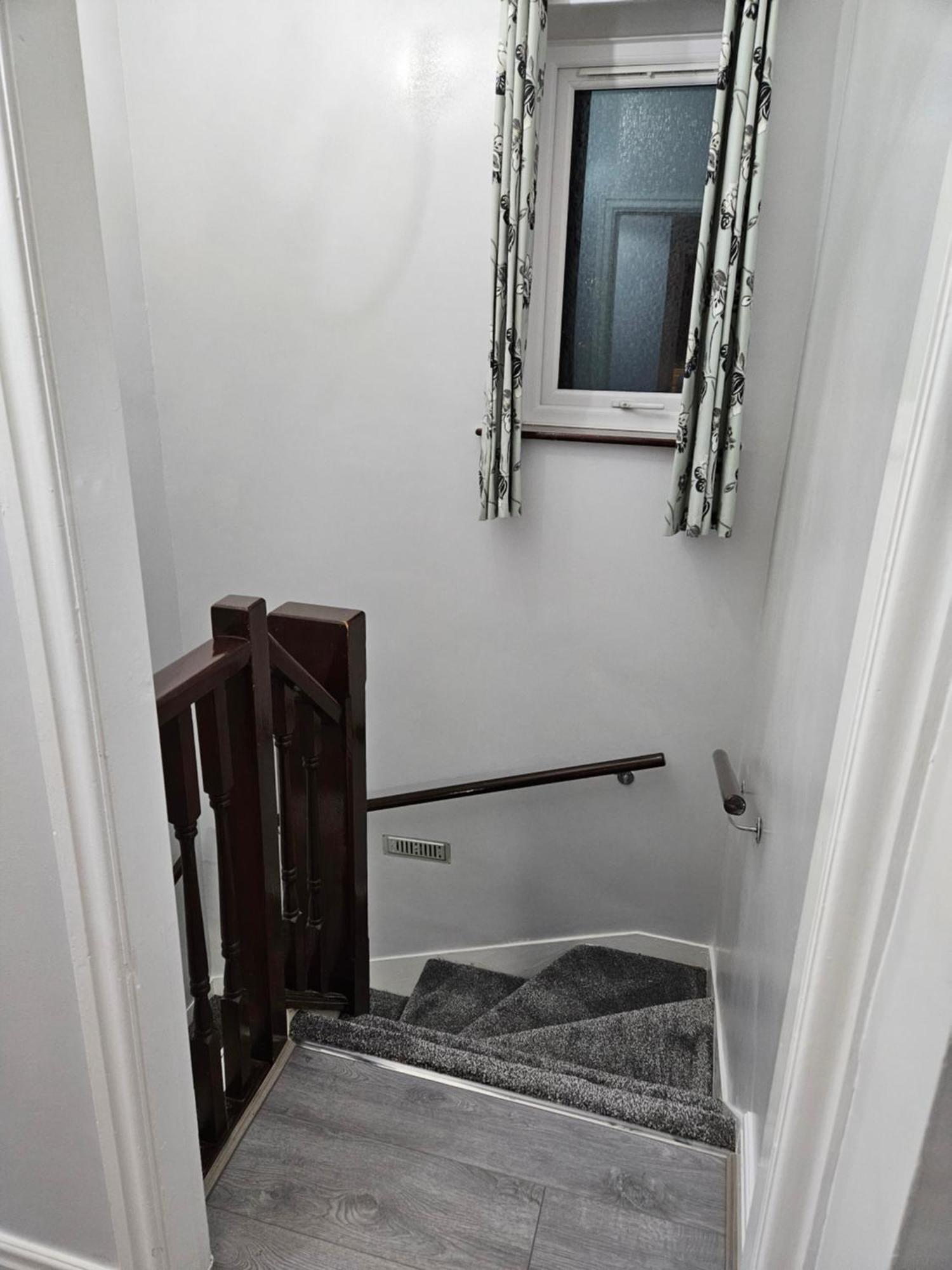 Lister Park Bradford 2Bed Detached Cottage House Parking Cinema Screen Games Room Екстер'єр фото